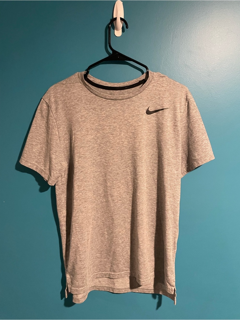Nike Men’s Gray Crew Neck Short Sleeve Tee with Swoosh